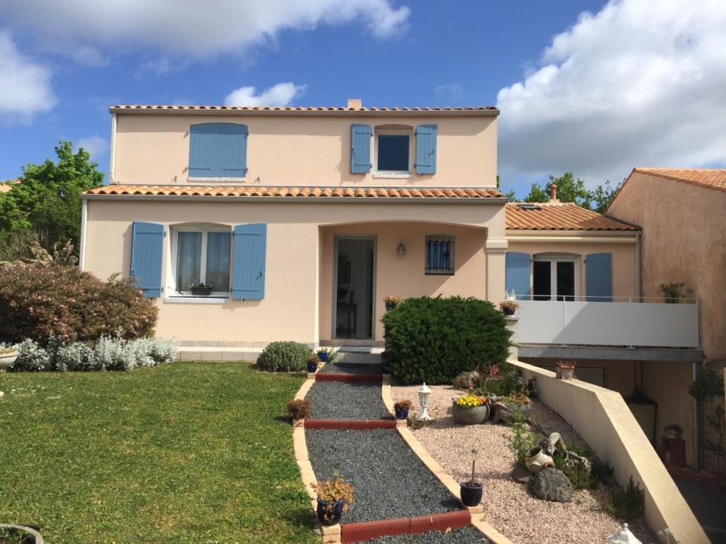 Séjour chez l'habitant A La Rochelle Proche Velodyssee Et Parking Prive
