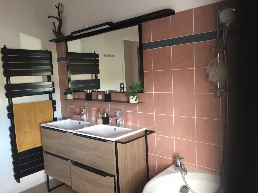 A La Rochelle Proche Velodyssee Et Parking Prive Homestay *